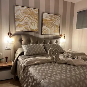 https://luxury-apartment-fronte-piscina-mareverde-av-costa-adeje.in-canary-islands.com